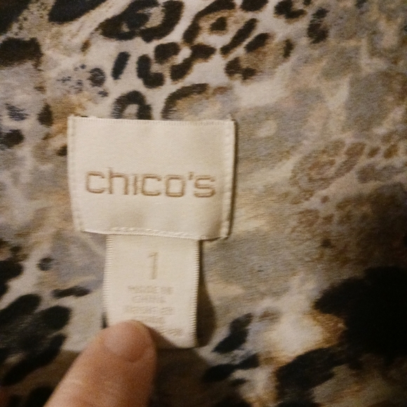 Chicos Animal Print Silky Flowy Popover Buttons - Picture 5 of 11